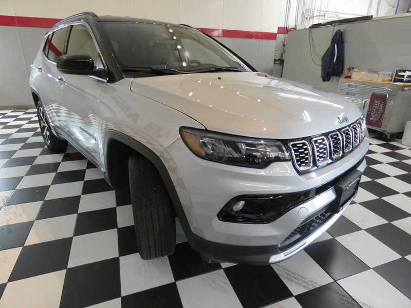 Used 2025 Jeep Compass Limited AWD/4WD image 3