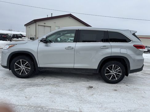 Certified 2019 Toyota Highlander XLE image 17