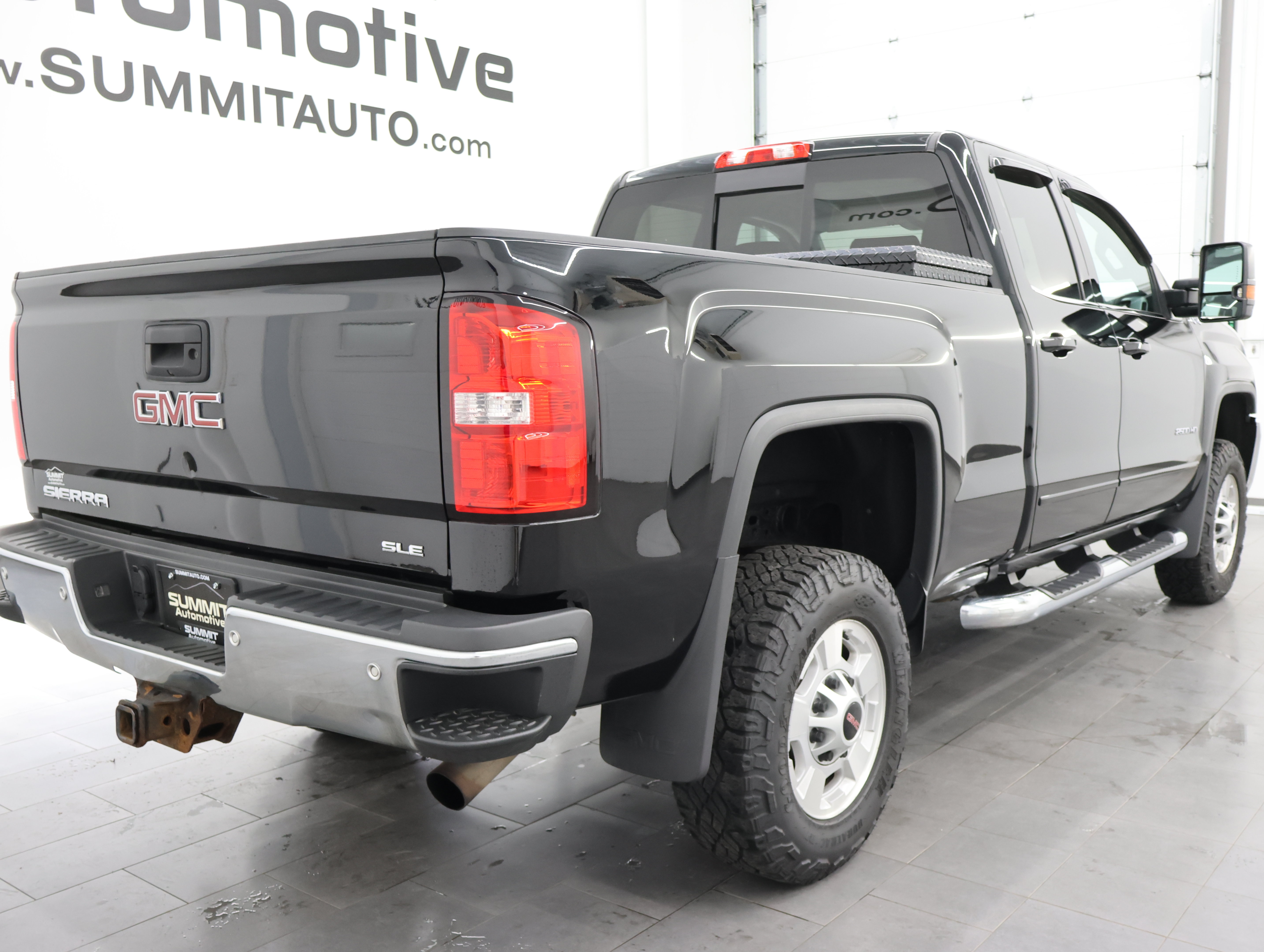 Used 2018 GMC Sierra 2500 SLE w/ HD SLE Preferred Plus Package AWD/4WD image 4