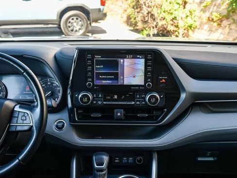 Used 2022 Toyota Highlander XLE image 13