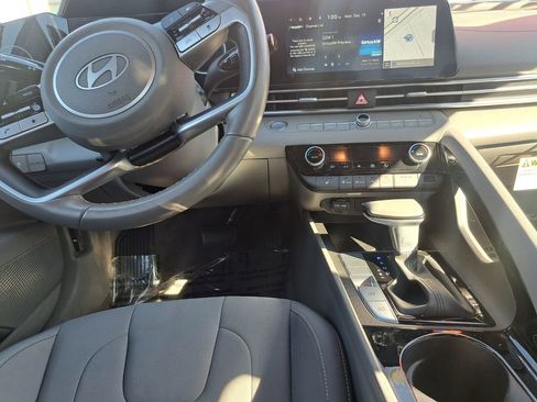 Used 2025 Hyundai Elantra SEL image 26