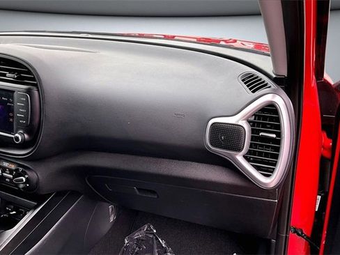 Used 2025 Kia Soul LX image 24