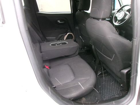 Used 2017 Jeep Renegade Latitude image 10