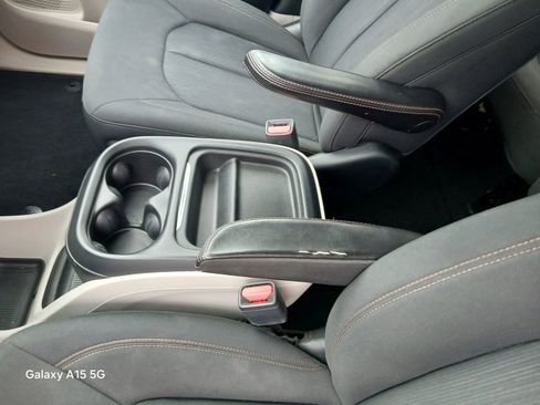 Used 2018 Chrysler Pacifica Touring Plus w/ Tire & Wheel Group FWD image 8
