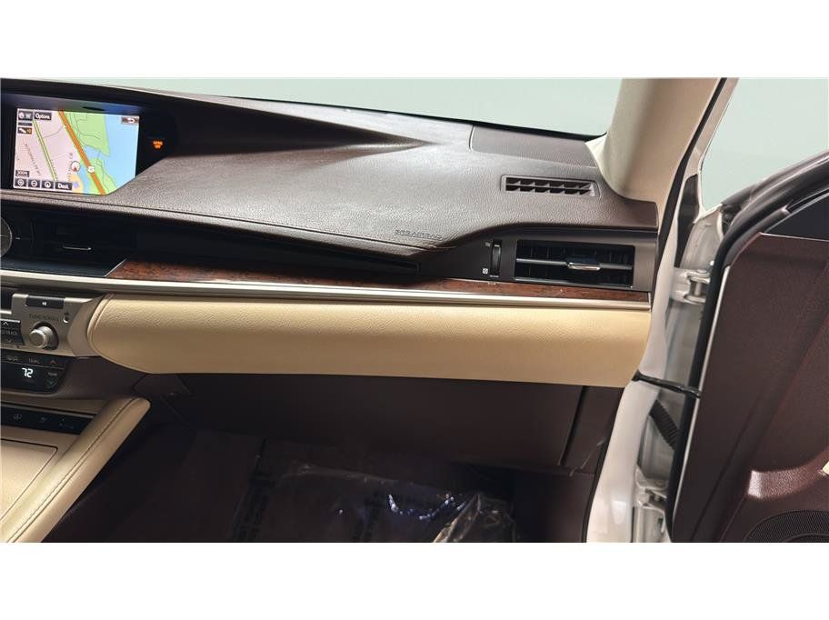 Used 2016 Lexus ES 350 w/ Luxury Package w/Wood Trim FWD image 27