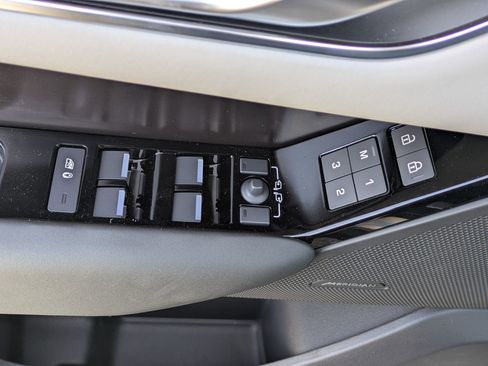 New 2026 Land Rover Range Rover Velar Dynamic SE image 21