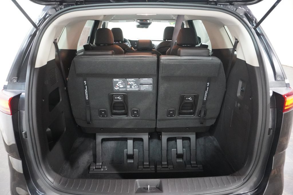 Used 2024 Kia Carnival LX FWD image 7