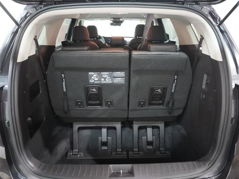 Used 2024 Kia Carnival LX FWD image 7