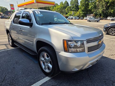 Used 2013 Chevrolet Avalanche LTZ AWD/4WD image 8