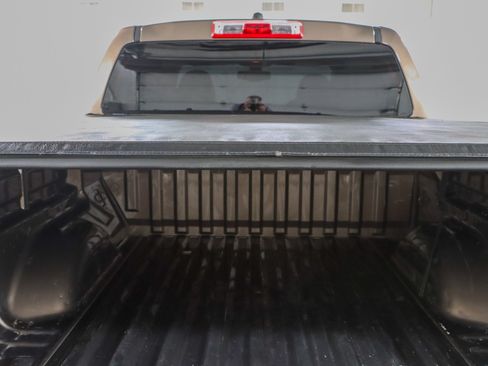 Used 2016 GMC Canyon SLE RWD image 29