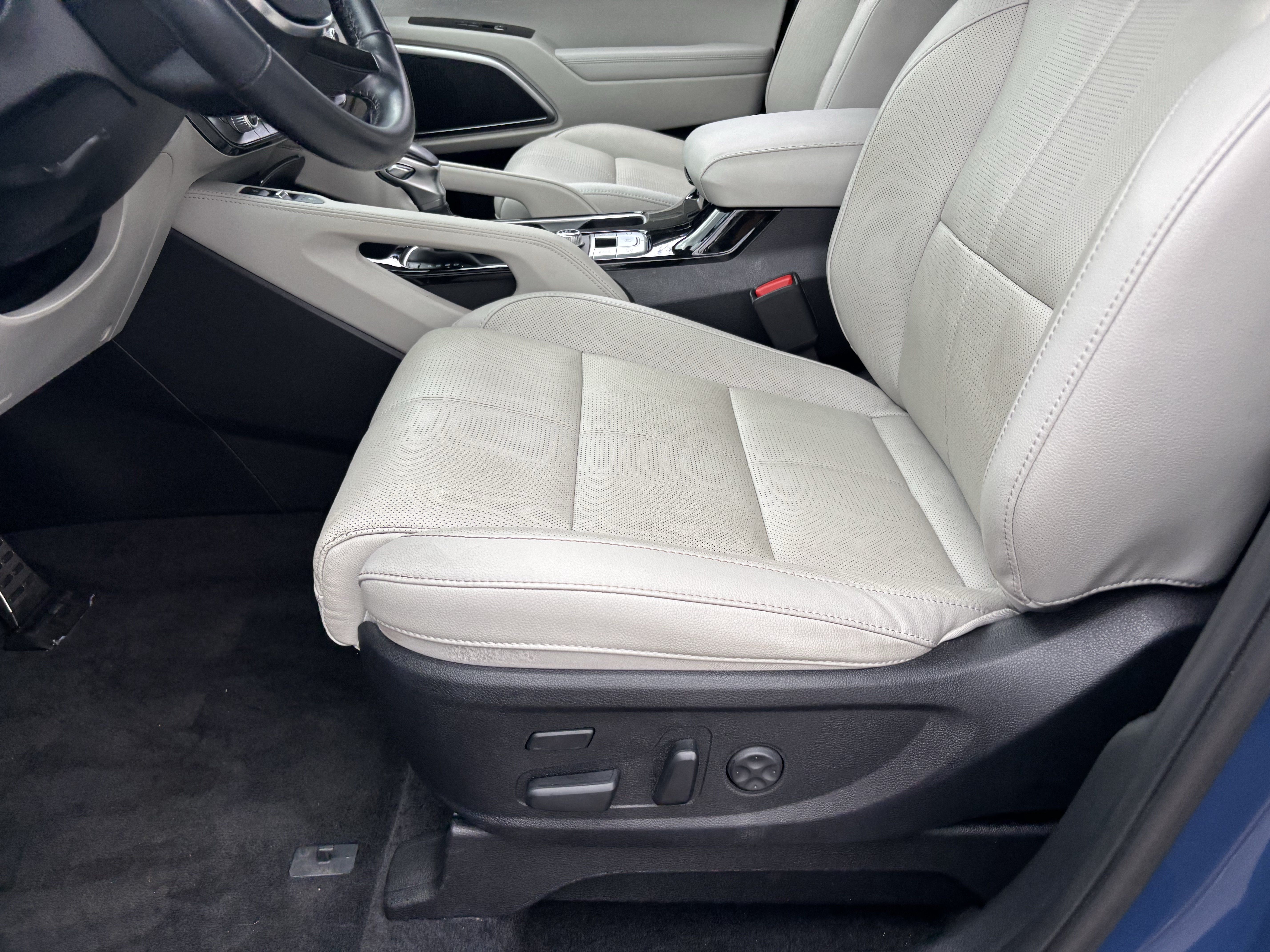 Certified 2024 Kia Telluride SX w/ Towing Package FWD image 19
