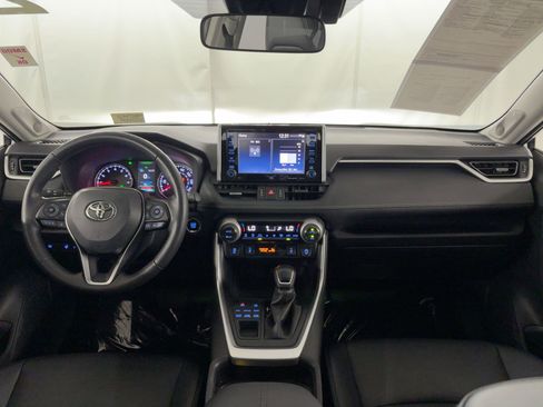 Used 2021 Toyota RAV4 XLE Premium image 17