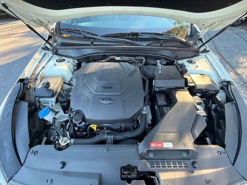 Used 2019 Kia Cadenza Technology image 12