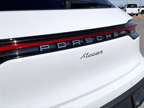 Certified 2025 Porsche Macan image 22