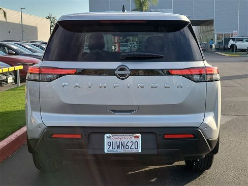 Used 2025 Nissan Pathfinder S image 30
