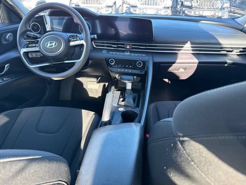 Used 2024 Hyundai Elantra SEL FWD image 19