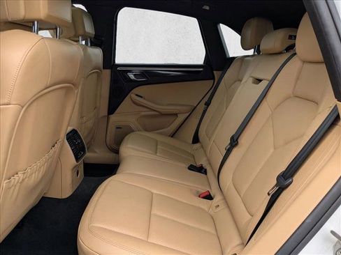 Used 2018 Porsche Macan image 20