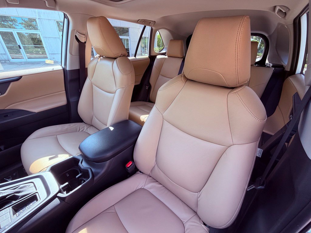 Used 2025 Toyota RAV4 XLE w/ Convenience Package FWD image 10