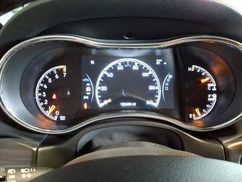 Used 2021 Jeep Grand Cherokee Laredo X image 28