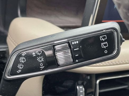 Used 2022 Lincoln Nautilus Reserve AWD/4WD image 28