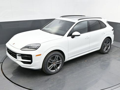 New 2025 Porsche Cayenne image 40
