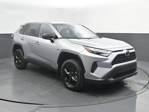 Used 2025 Toyota RAV4 LE FWD image 9