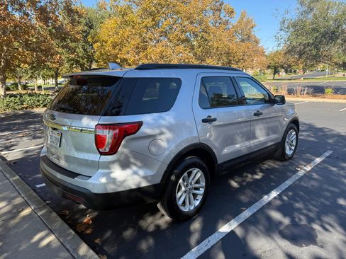 Used 2017 Ford Explorer FWD image 5