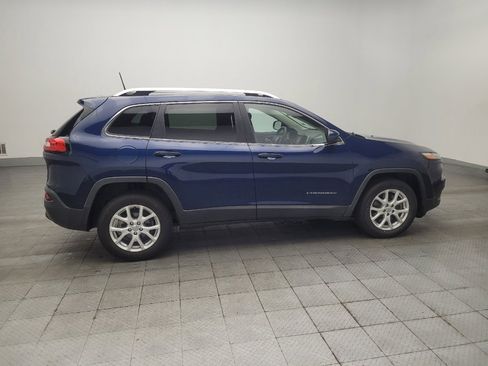 Used 2018 Jeep Cherokee Latitude FWD image 10