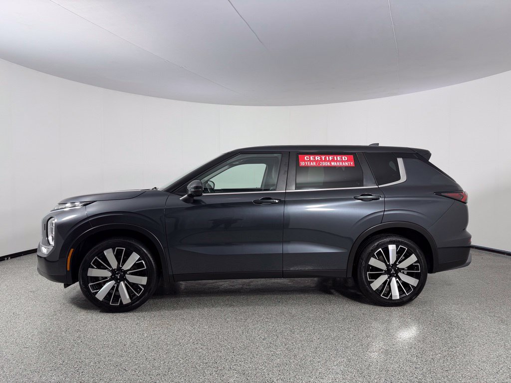Used 2025 Mitsubishi Outlander SE AWD/4WD image 3