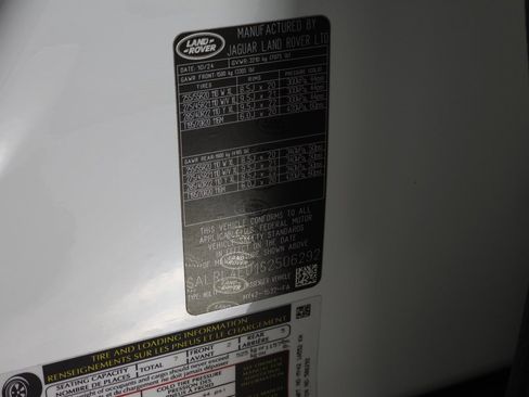 Used 2025 Land Rover Discovery Dynamic SE image 41