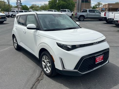 Used 2024 Kia Soul LX w/ Option Group 015 FWD image 7