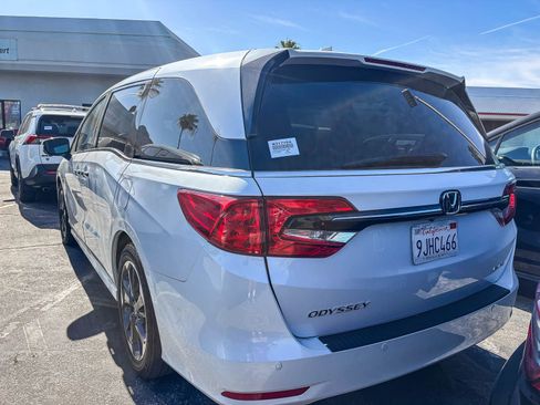 Used 2023 Honda Odyssey Elite image 5