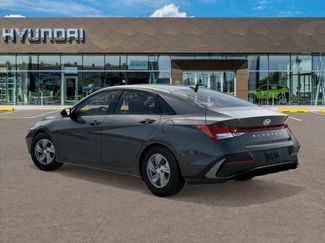 New 2025 Hyundai Elantra SE FWD video 5