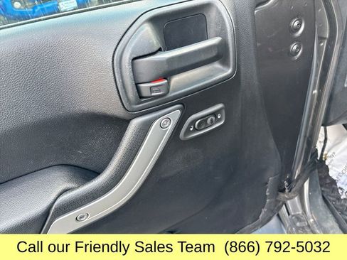 Used 2016 Jeep Wrangler Unlimited Sahara w/ Connectivity Group image 13