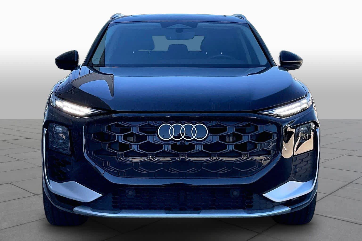 Used 2026 Audi Q3 quattro 2.0T w/ Driver Assistance Package AWD/4WD image 4