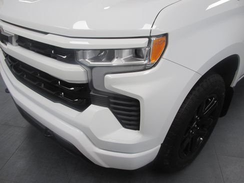 Used 2023 Chevrolet Silverado 1500 RST w/ Z71 Off-Road Package AWD/4WD image 9