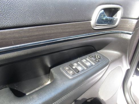 Used 2018 Jeep Grand Cherokee Limited w/ Luxury Group II AWD/4WD image 19