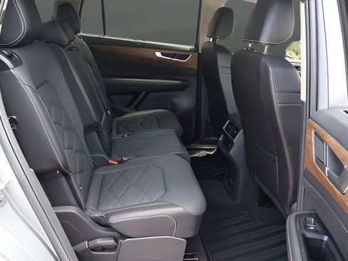 Certified 2024 Volkswagen Atlas SE FWD image 20