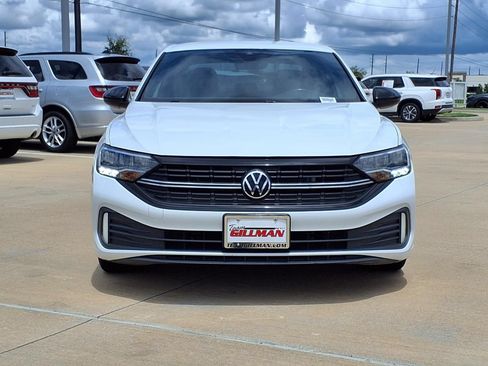 Used 2024 Volkswagen Jetta Sport FWD image 3