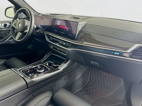 Used 2025 BMW X7 M60i image 36