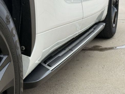 Used 2021 Toyota Highlander LE FWD image 10