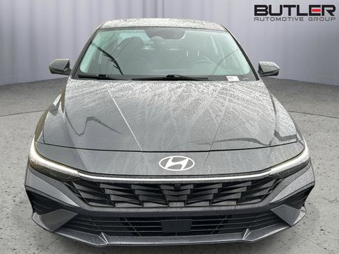 Used 2024 Hyundai Elantra Limited image 7