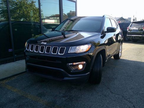 Used 2019 Jeep Compass Latitude w/ Cold Weather Group image 2