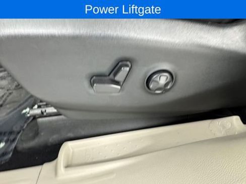 Used 2024 Chrysler Pacifica Touring-L FWD image 11