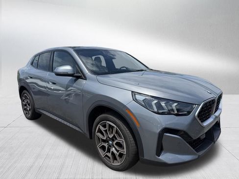 Used 2025 BMW X2 xDrive28i w/ Premium Package AWD/4WD image 3