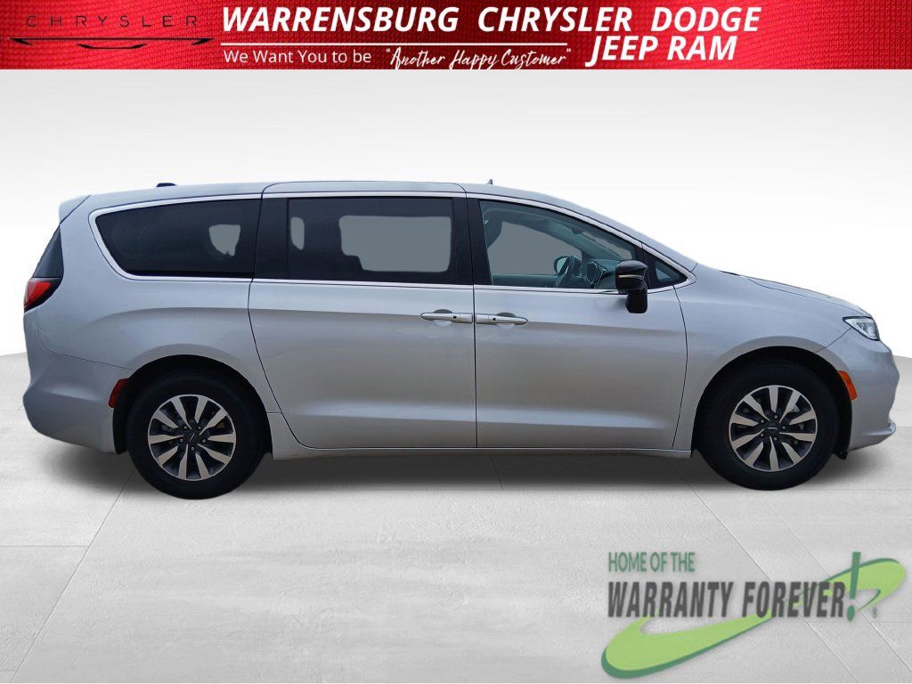 Used 2024 Chrysler Pacifica Limited FWD image 3