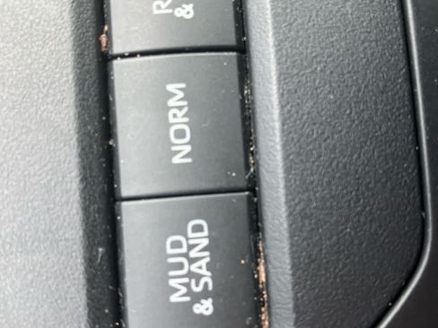 Used 2020 Toyota Highlander XLE AWD/4WD image 32