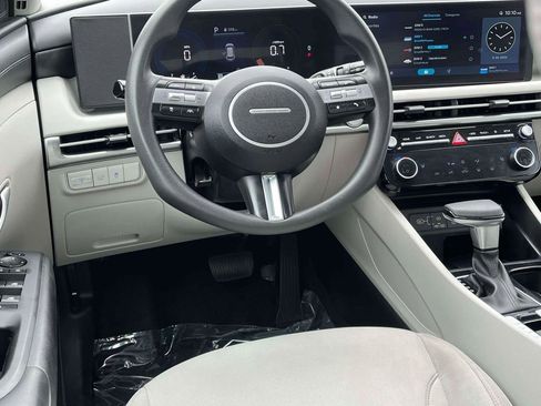 Used 2025 Hyundai Tucson SEL FWD image 2
