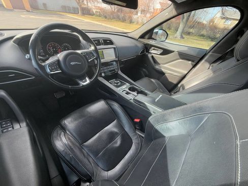 Used 2017 Jaguar F-PACE R-Sport image 9