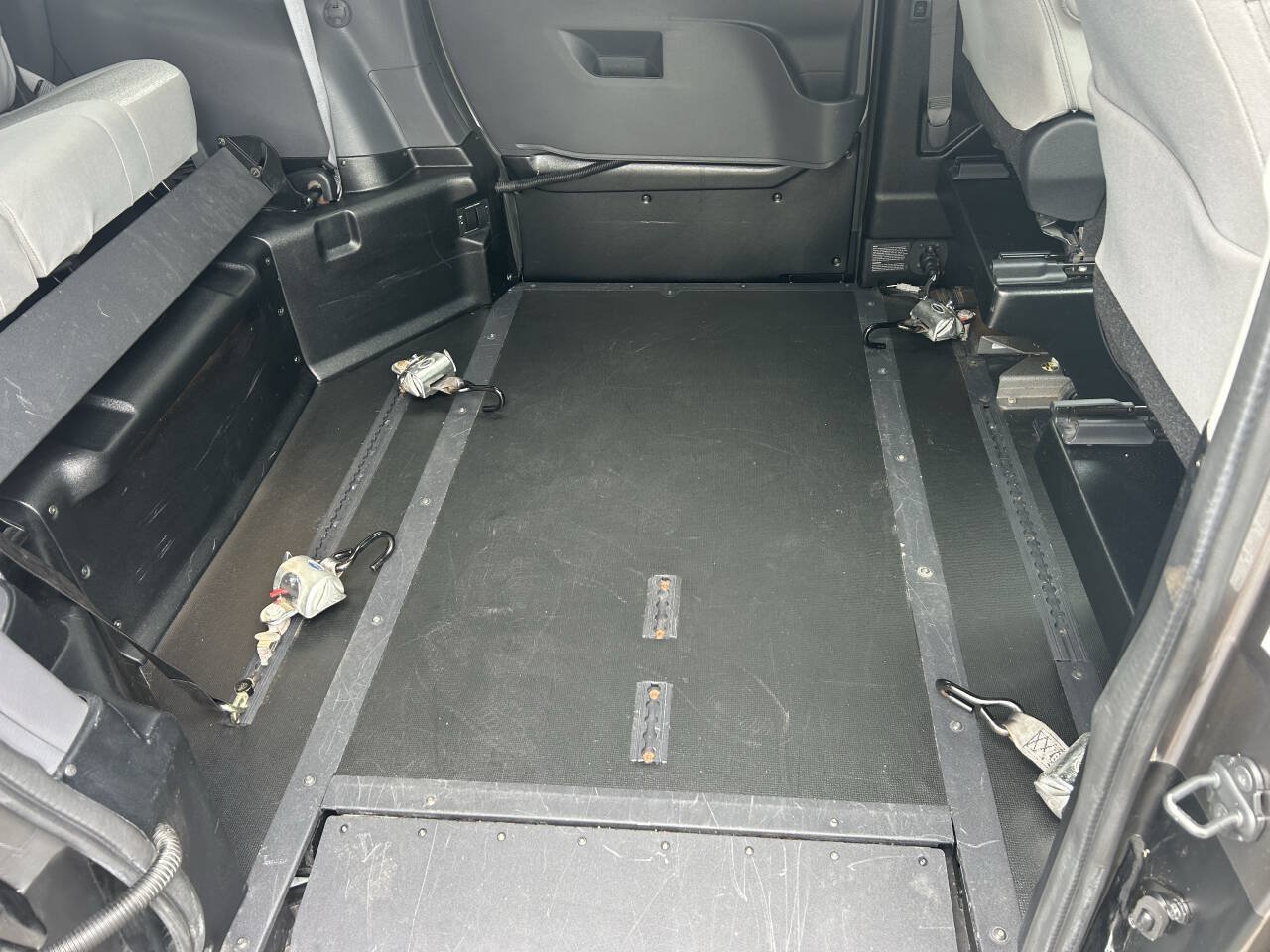 Used 2022 Toyota Sienna LE FWD image 5